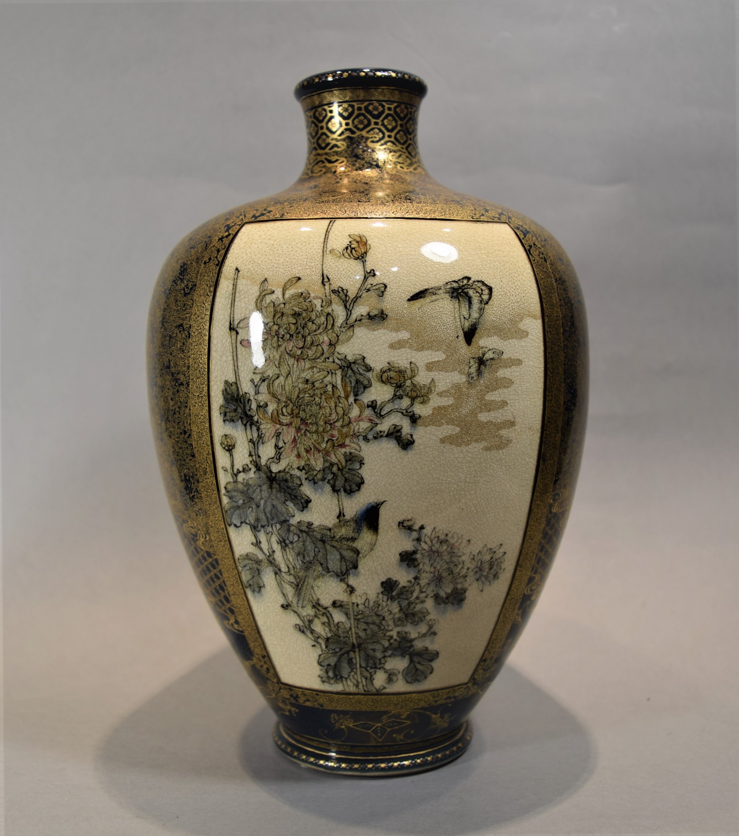 A LARGE HIGH QUALITY JAPANESE TEAL GROUND SATSUMA VASE BY YOZAN View III