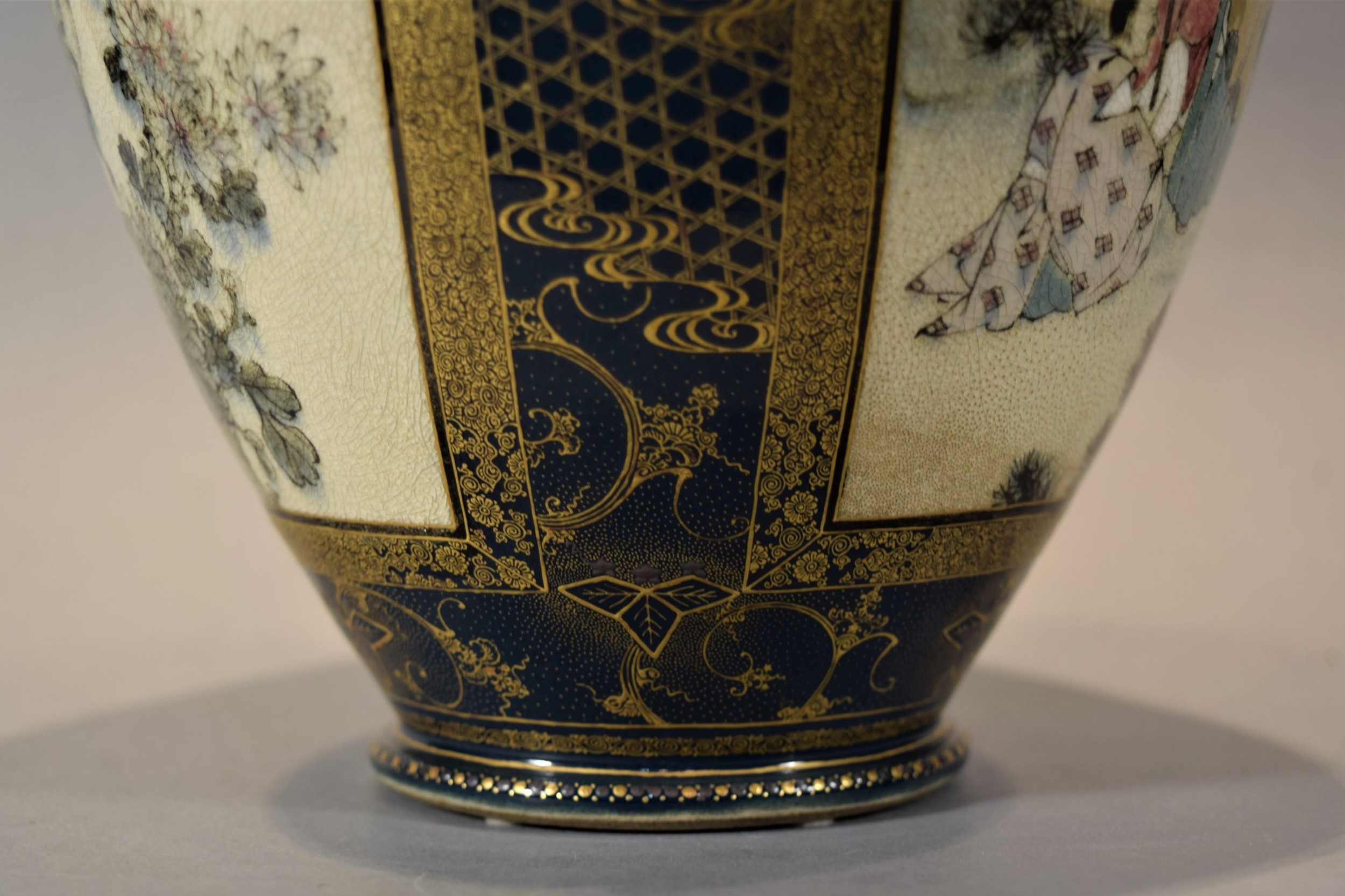 A LARGE HIGH QUALITY JAPANESE TEAL GROUND SATSUMA VASE BY YOZAN View IX