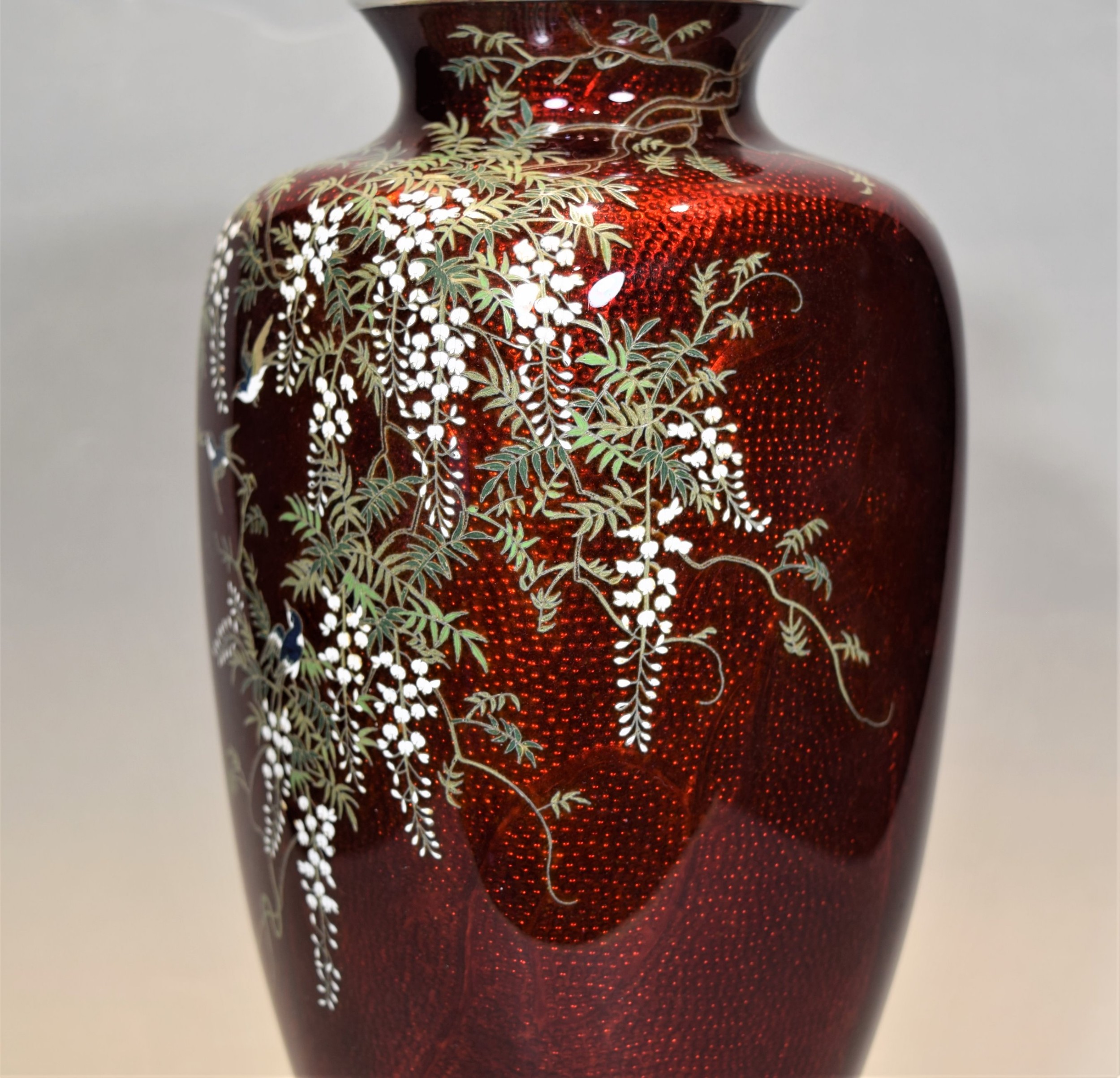 JAPANESE SILVER MOUNTED CLOISONNE VASE IN SILK LINED TOMOBAKO-ANDO JUBEI View VII