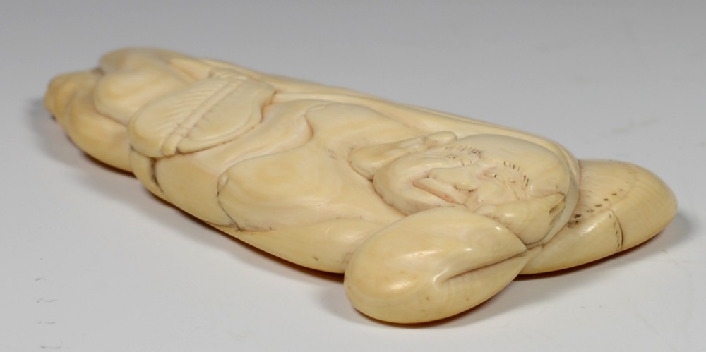 LARGE AND UNUSUAL JAPANESE EDO PERIOD IVORY NETSUKE DEPICTING HOTEI View II