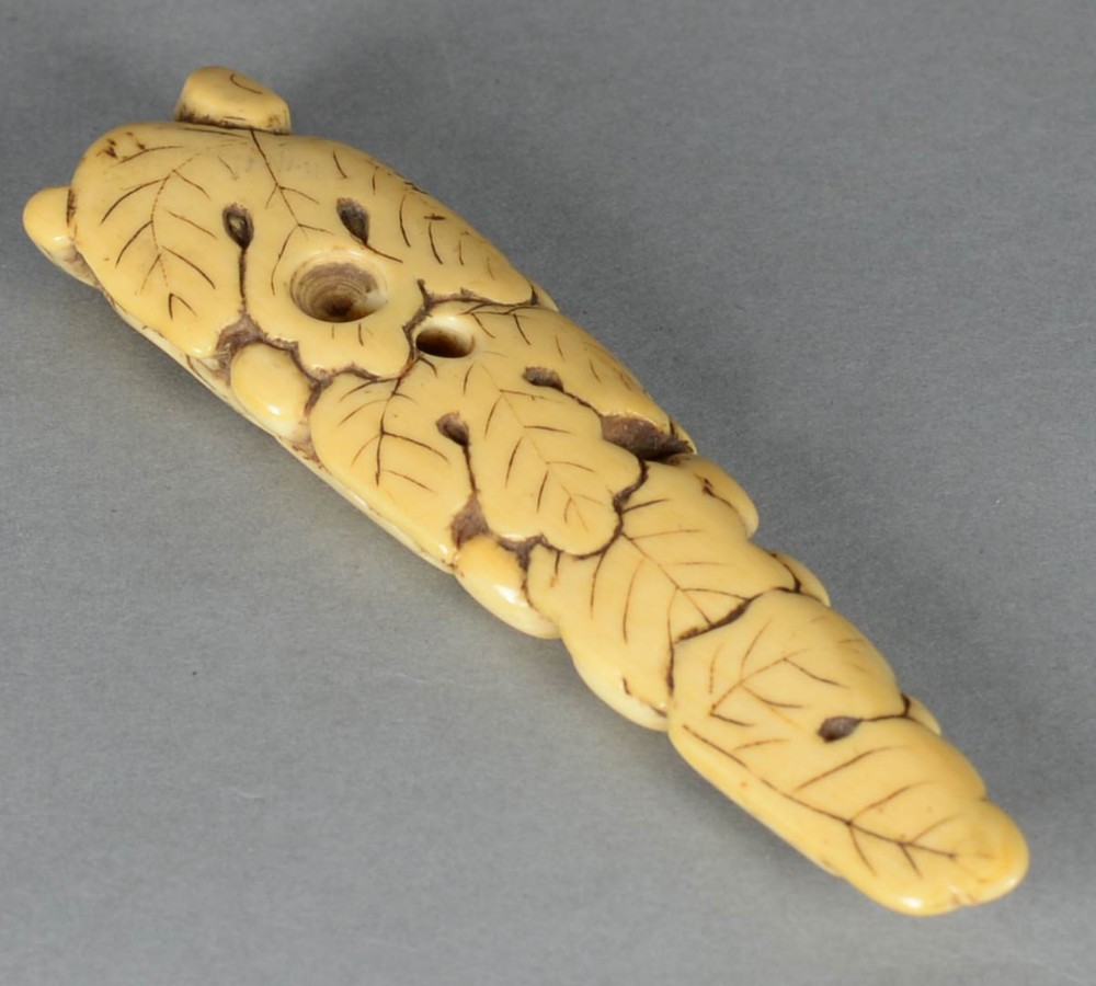 UNUSUAL JAPANESE EDO PERIOD NETSUKE - HANGING GRAPEVINE View III