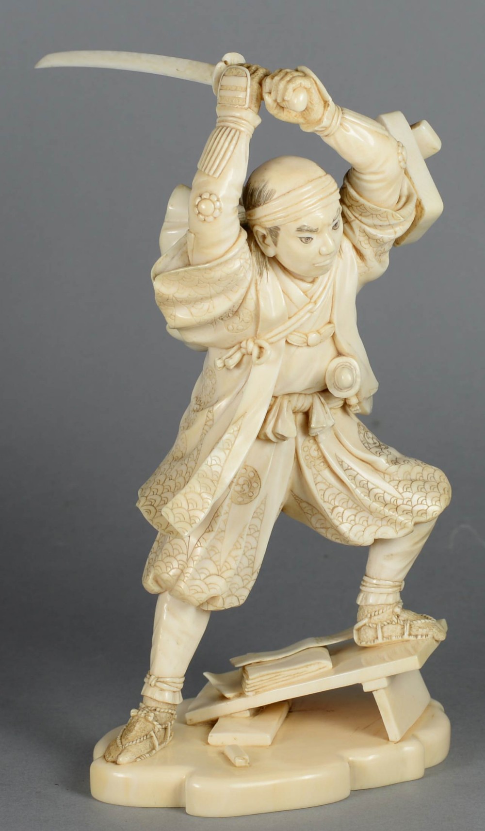 LOVELY QUALITY JAPANESE MEIJI PERIOD IVORY OKIMONO DEPICTING  A SAMURAI WARRIOR - SIGNED  View IV