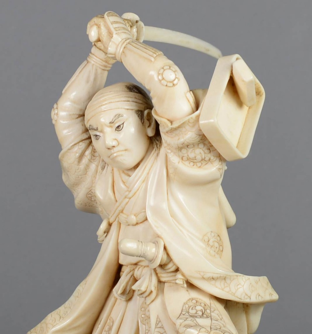LOVELY QUALITY JAPANESE MEIJI PERIOD IVORY OKIMONO DEPICTING  A SAMURAI WARRIOR - SIGNED  View VI