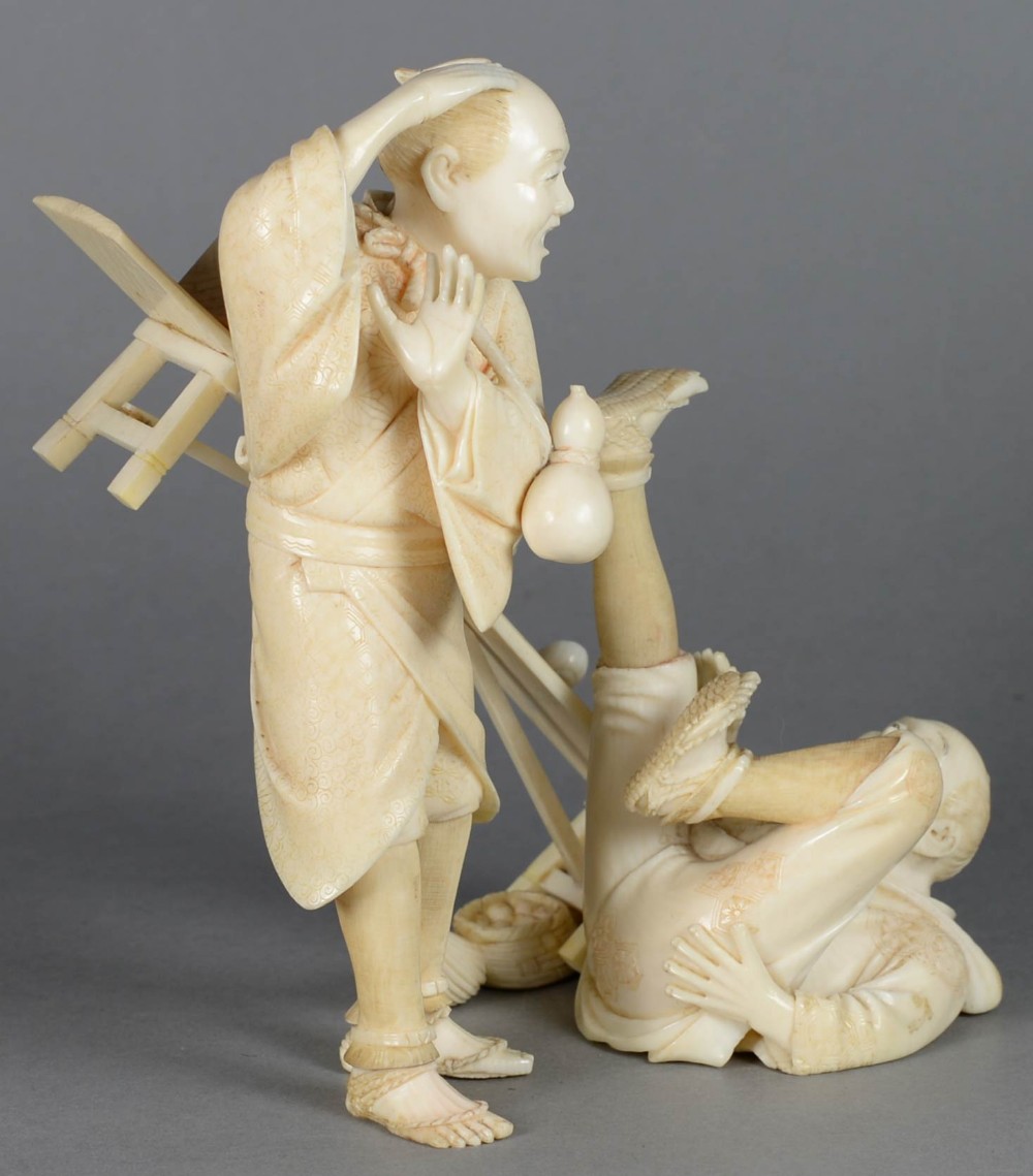 FINE JAPANESE IVORY OKIMONO GROUP - TWO DRUNKEN MEN - BY MUNEKAZU View II