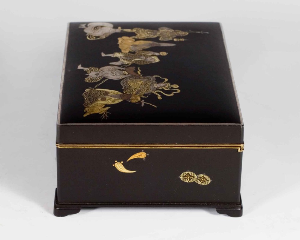 FINE QUALITY JAPANESE MEIJI PERIOD KOMAI STYLE IRON BOX - SEVEN LUCKY GODS OF JAPAN View II