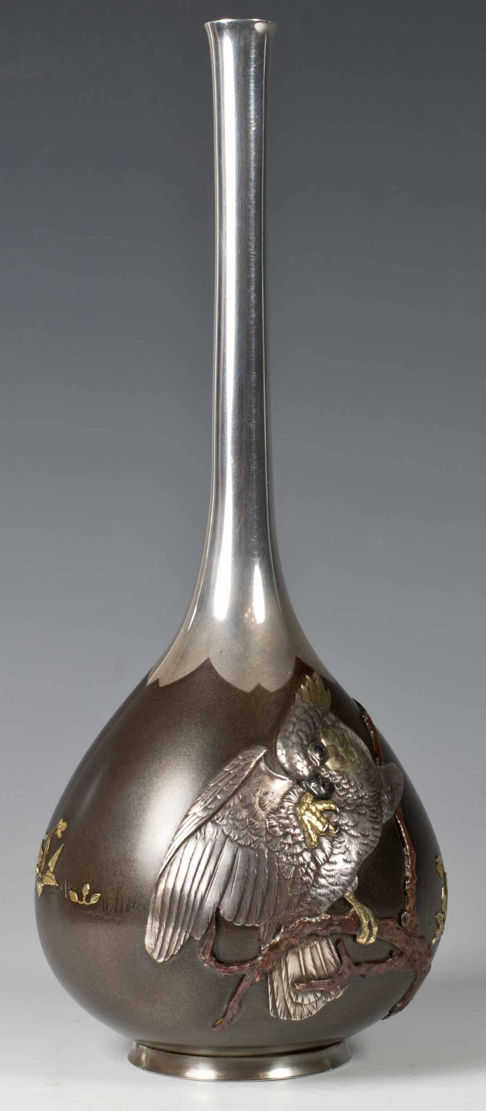 A DELIGHTFUL JAPANESE SILVER AND SHIBUICHI COCKATIEL VASE View II
