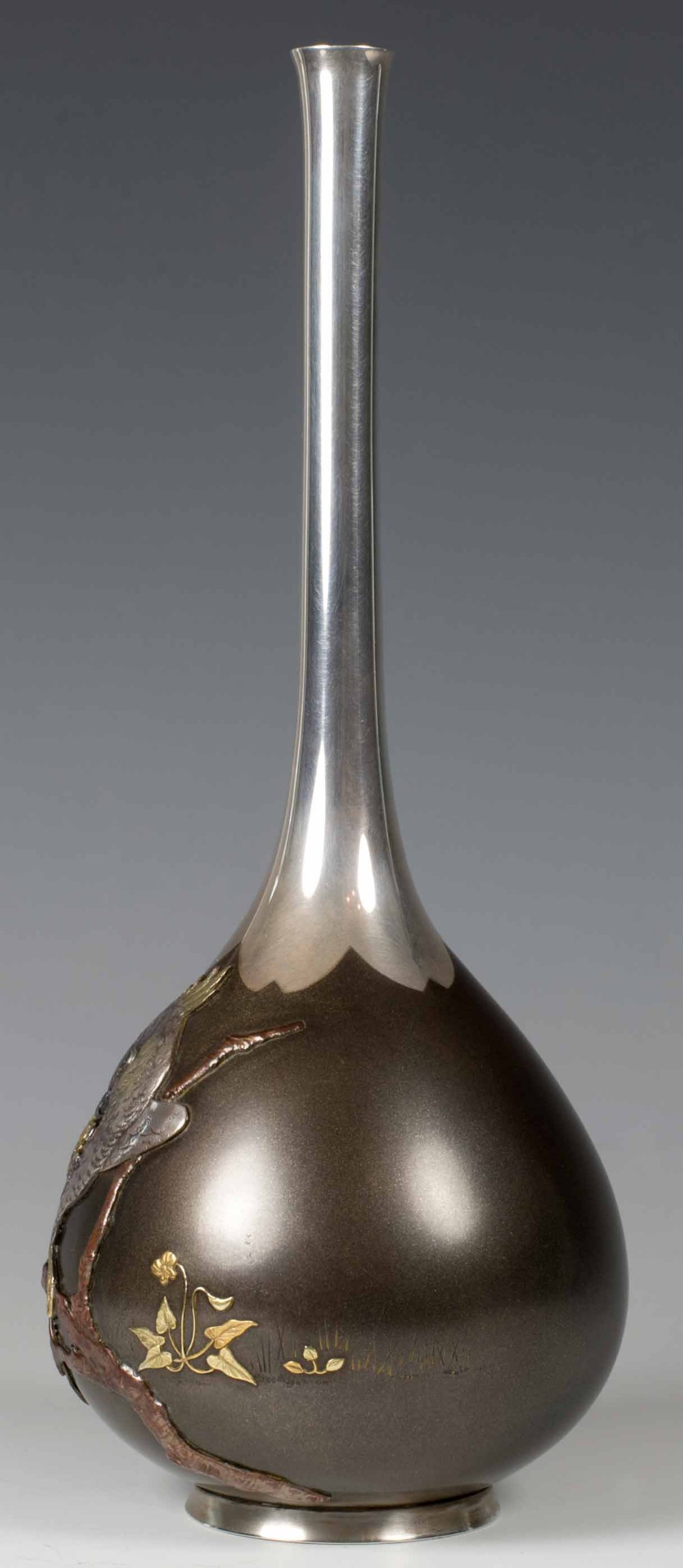 A DELIGHTFUL JAPANESE SILVER AND SHIBUICHI COCKATIEL VASE View V