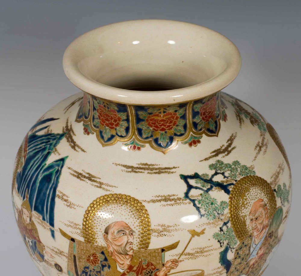 LARGE WELL DECORATED JAPANESE IMPERIAL SATSUMA VASE View VII