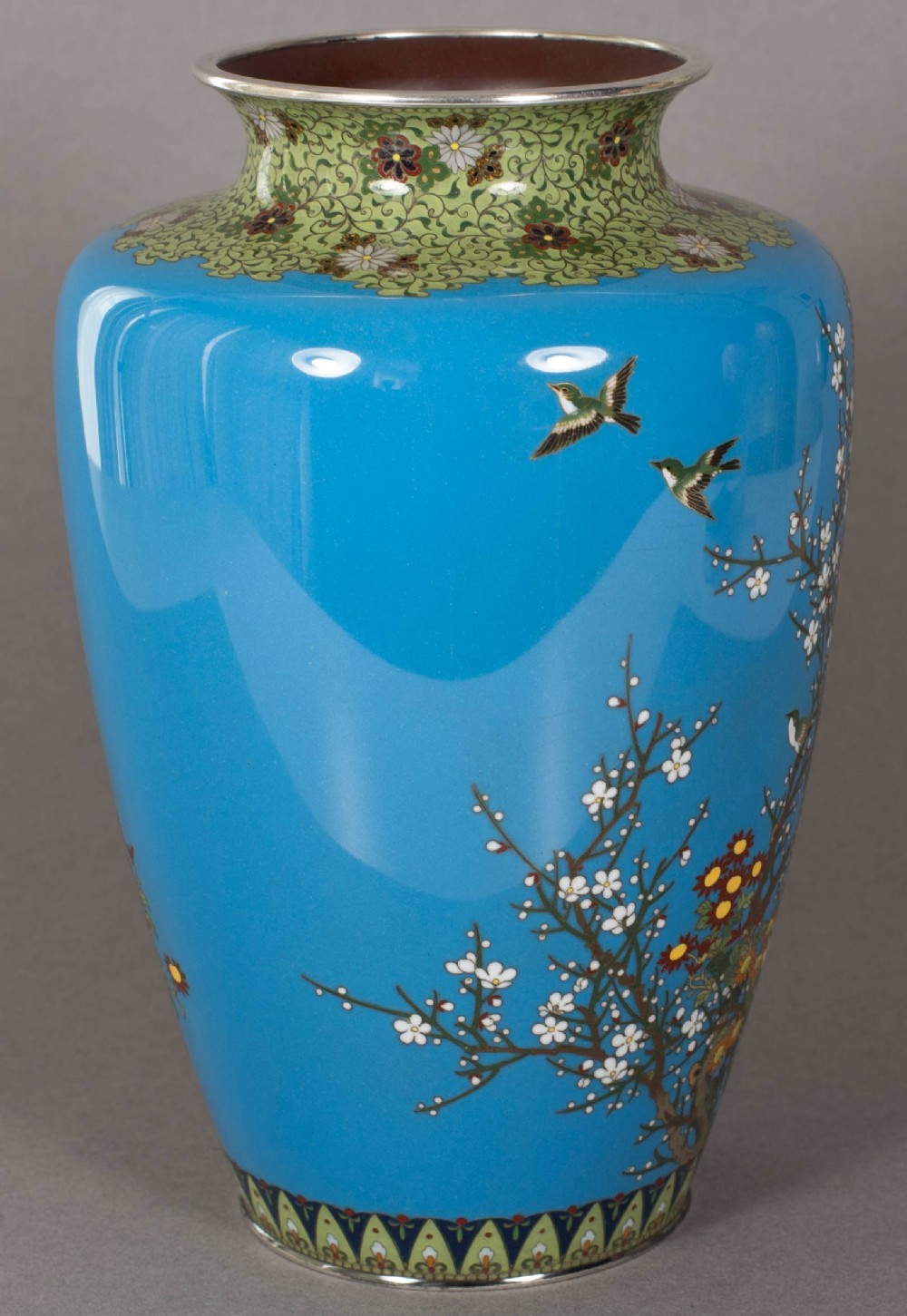 FINE QUALITY PAIR OF JAPANESE GOLD WIRE SILVER MOUNTED CLOISONNE ENAMEL VASES View XIII