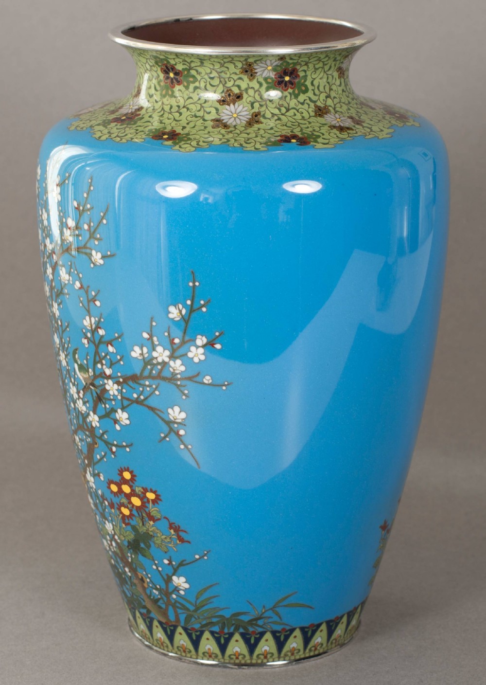 FINE QUALITY PAIR OF JAPANESE GOLD WIRE SILVER MOUNTED CLOISONNE ENAMEL VASES View XVII