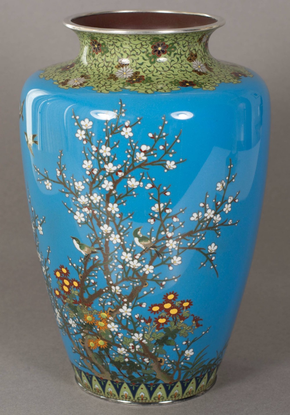 FINE QUALITY PAIR OF JAPANESE GOLD WIRE SILVER MOUNTED CLOISONNE ENAMEL VASES View XVIII