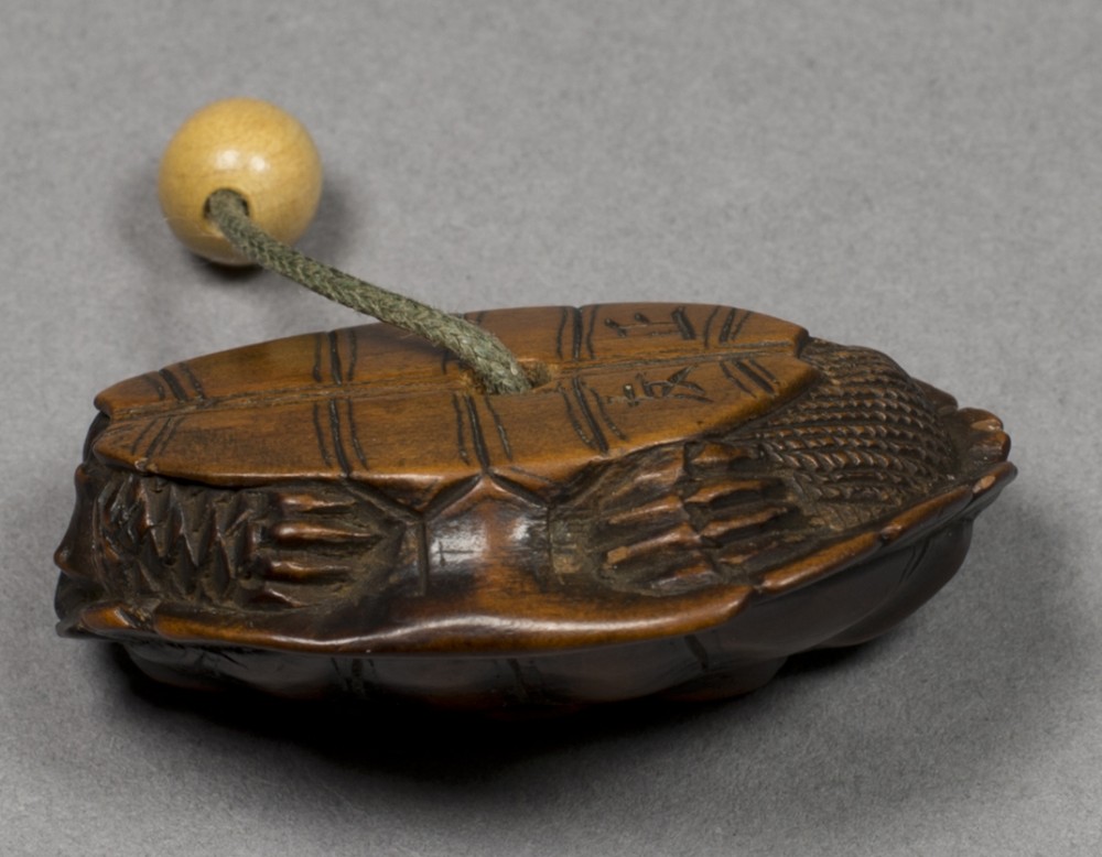 DELIGHTFUL JAPANESE EDO PERIOD WOOD NETSUKE TURTLE SHELL BY MASATOMO View V