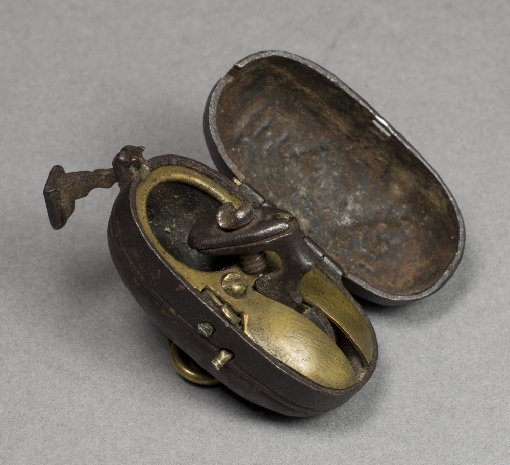 RARE JAPANESE EDO PERIOD IRON TINDER BOX LIGHTER - HIUCHIBAKO NETSUKE View III