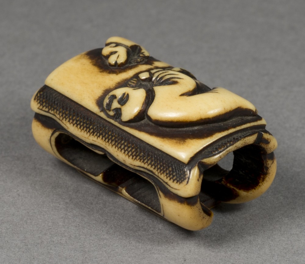 A JAPANESE EDO PERIOD STAG ANTLER NETSUKE - BLIND MAN AND DOG View IV
