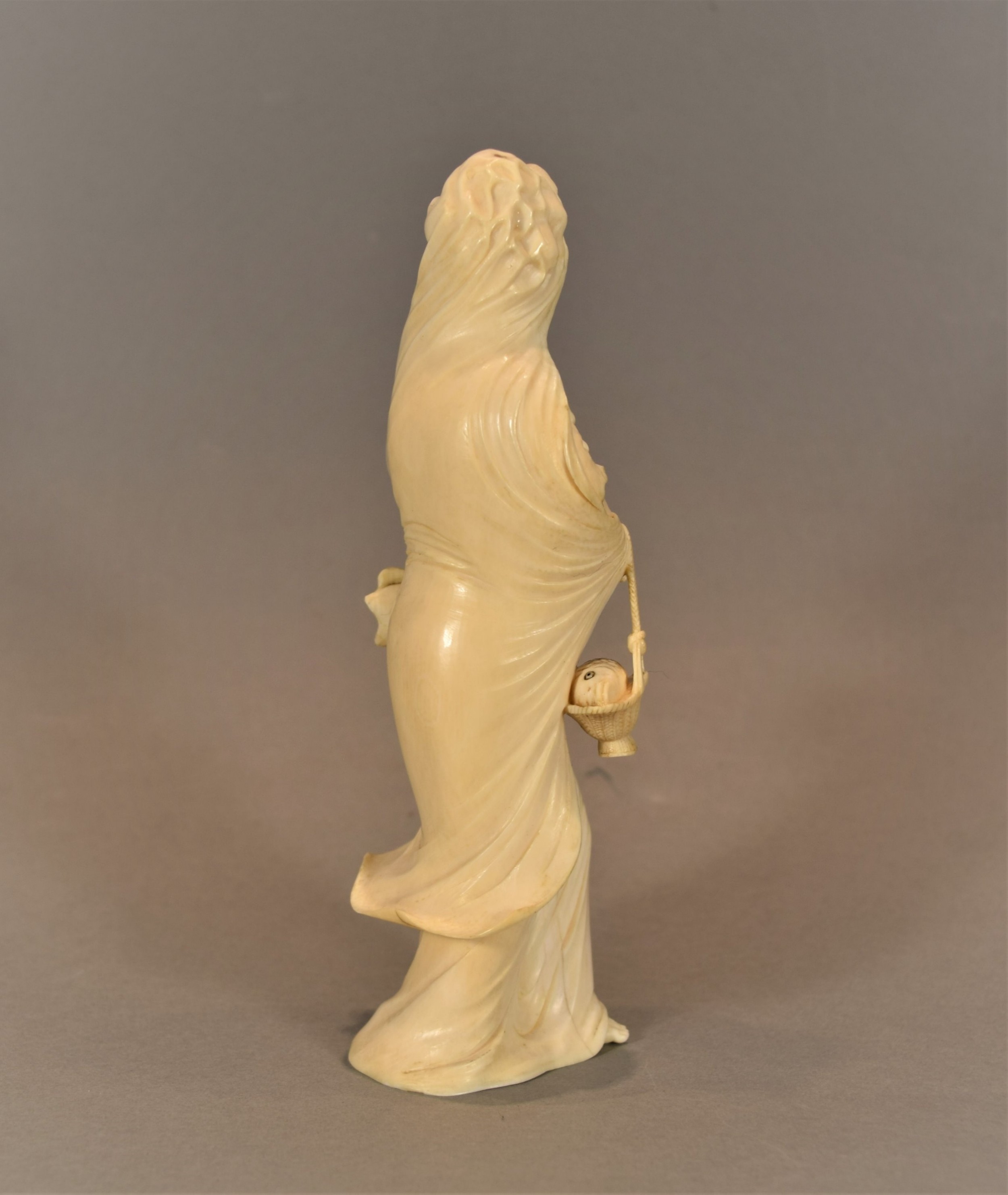 FINE QUALITY JAPANESE IVORY OKIMONO OF KANNON BODHISATTVA - SIGNED View III