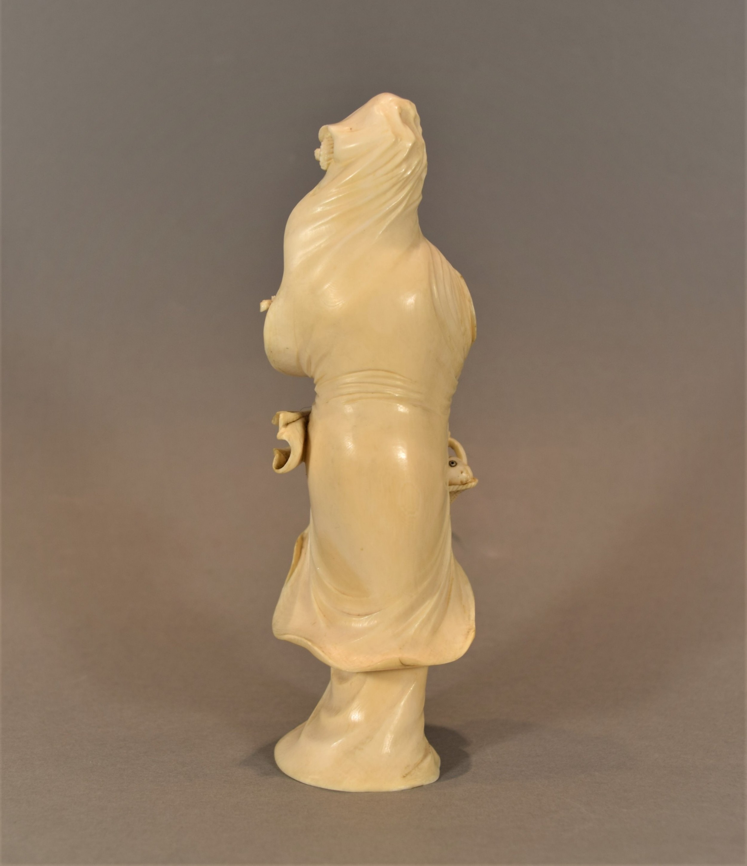 FINE QUALITY JAPANESE IVORY OKIMONO OF KANNON BODHISATTVA - SIGNED View IV