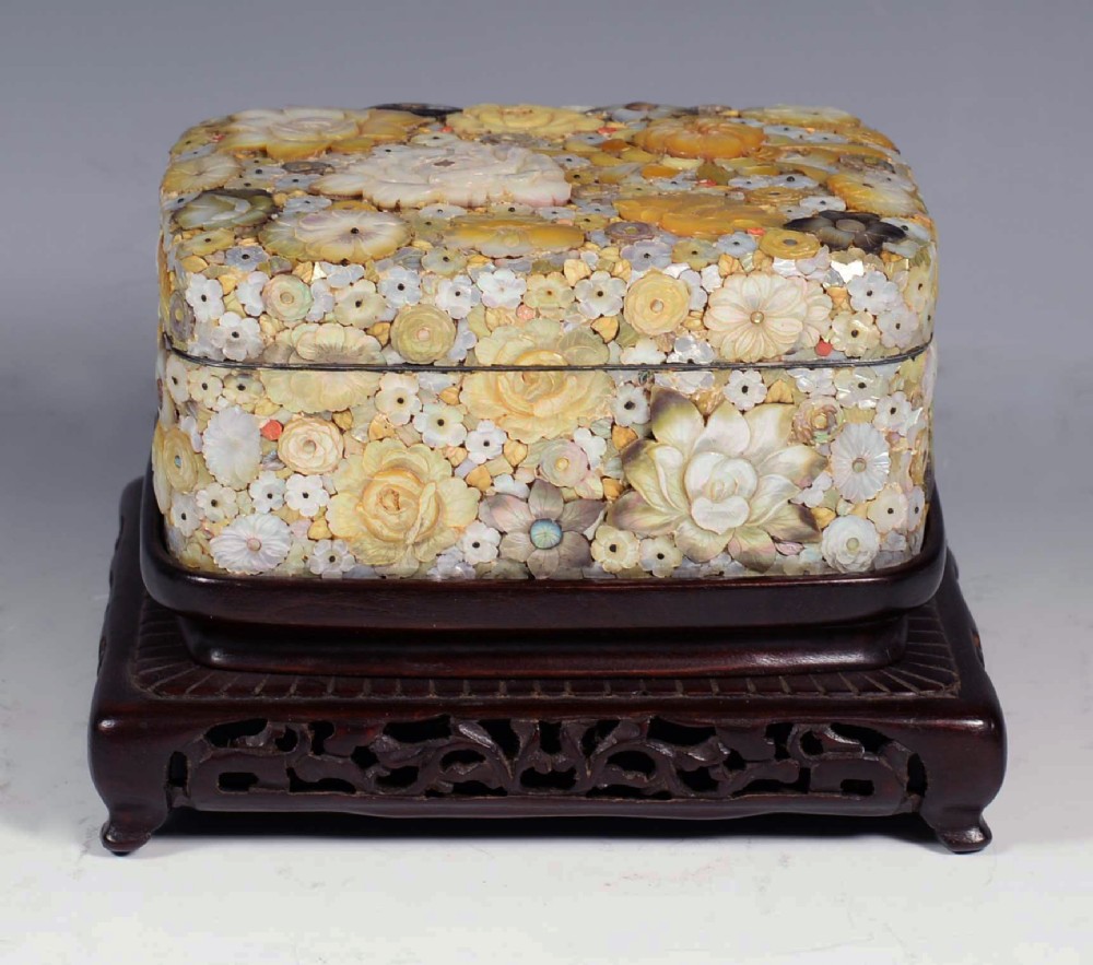 HIGH QUALITY DECORATIVE JAPANESE SHIBAYAMA BOX ON STAND - MASAMITSU View II