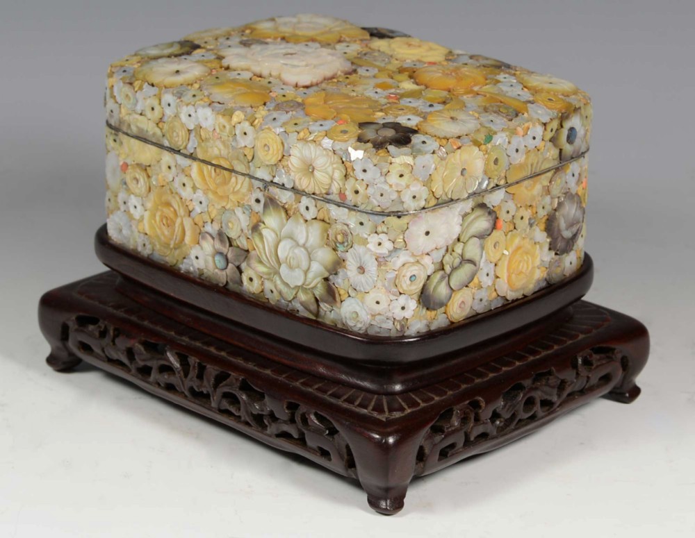 HIGH QUALITY DECORATIVE JAPANESE SHIBAYAMA BOX ON STAND - MASAMITSU View III