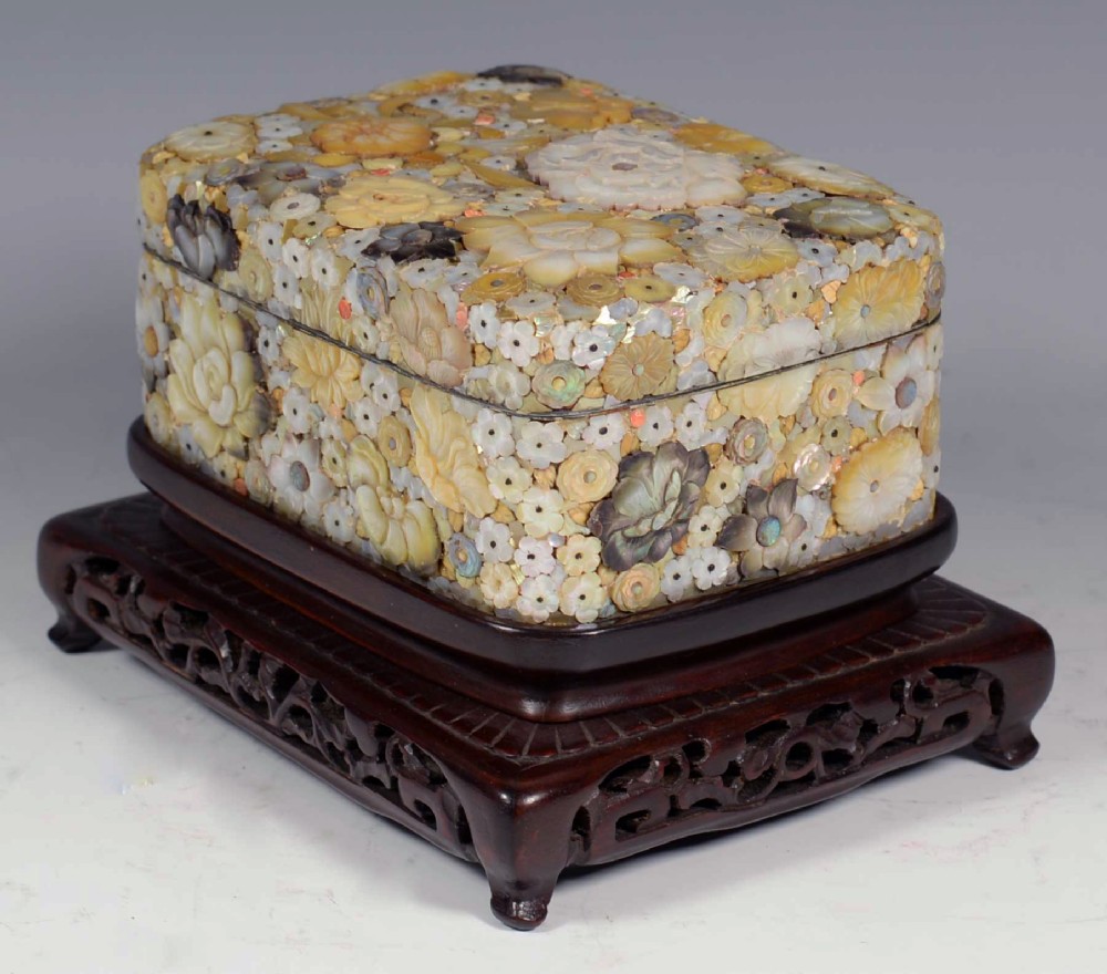 HIGH QUALITY DECORATIVE JAPANESE SHIBAYAMA BOX ON STAND - MASAMITSU View V