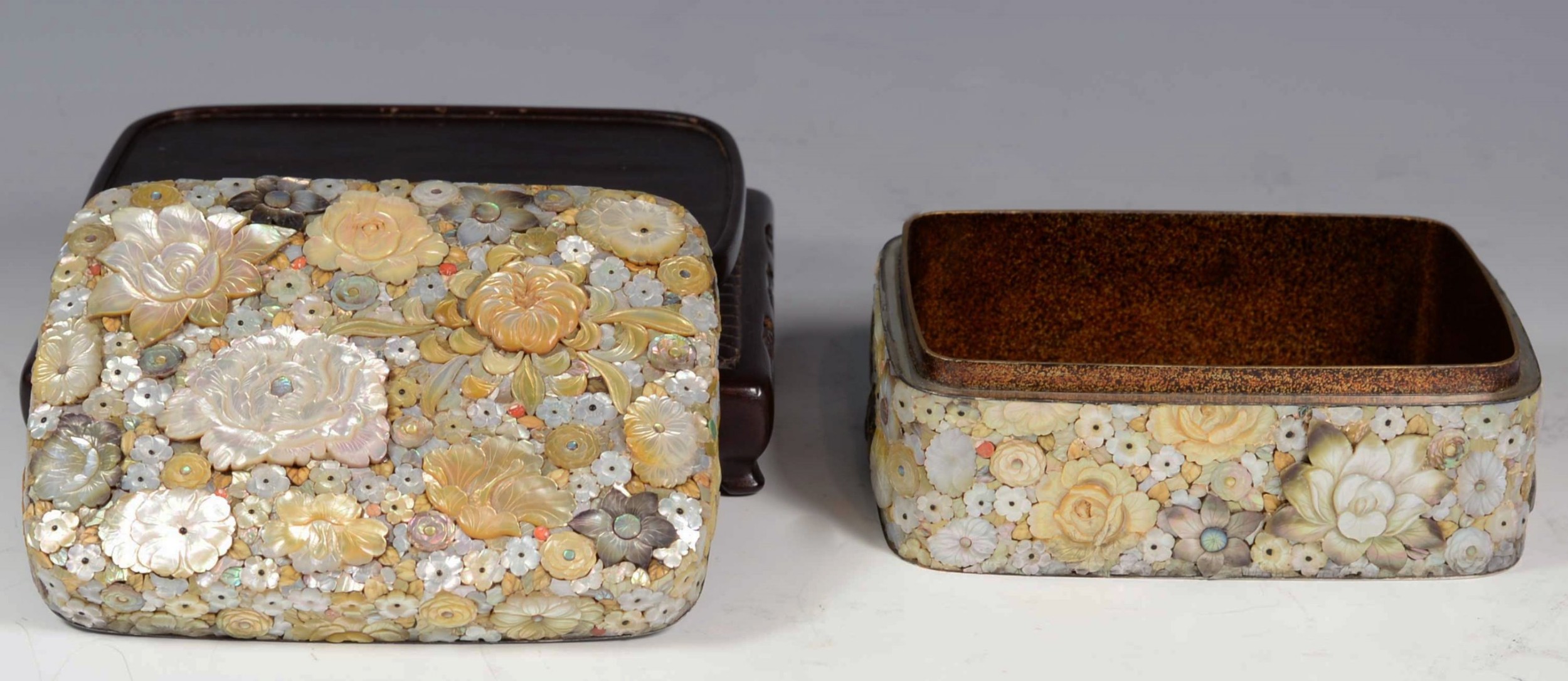HIGH QUALITY DECORATIVE JAPANESE SHIBAYAMA BOX ON STAND - MASAMITSU View VII