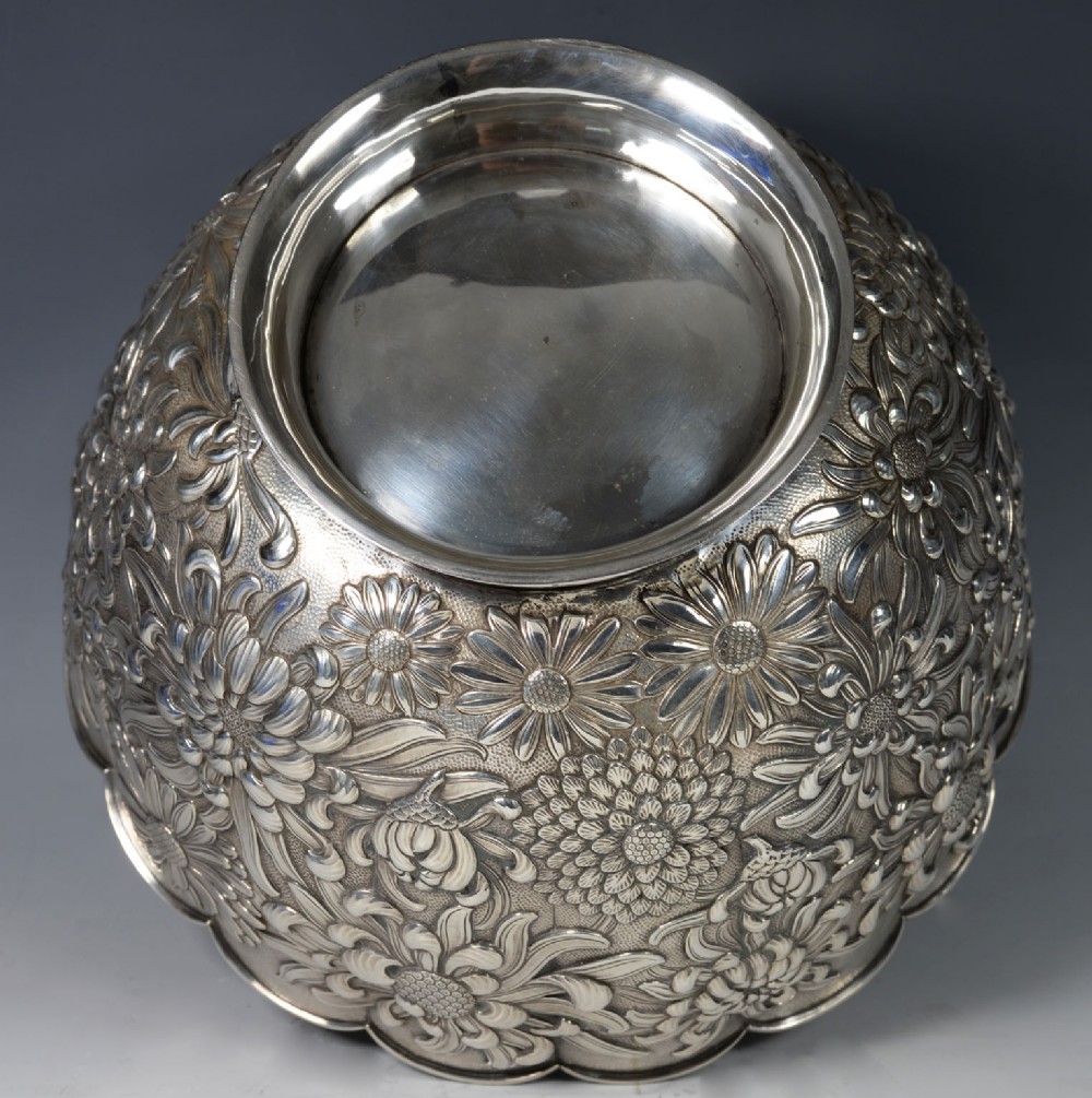 LARGE JAPANESE MEIJI PERIOD SILVER CHRYSANTHEMUM FRUIT BOWL View X