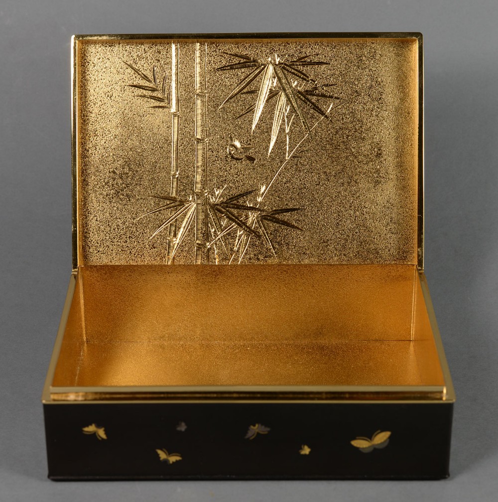 LARGE JAPANESE KOMAI STYLE DAMASCENED IRON TRINKET BOX  View II