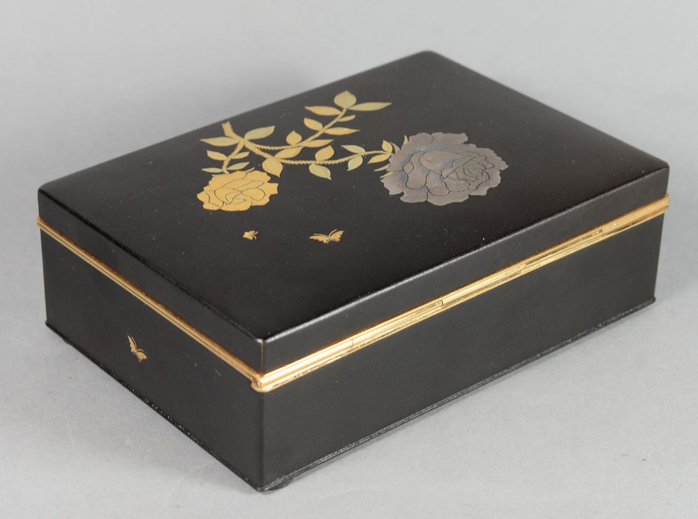 LARGE JAPANESE KOMAI STYLE DAMASCENED IRON TRINKET BOX  View V