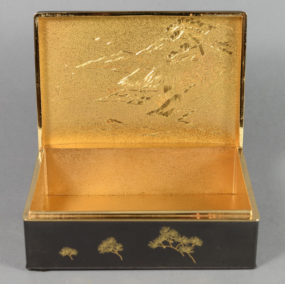 JAPANESE KOMAI STYLE DAMASCENED IRON SEA EAGLE TRINKET BOX  View II