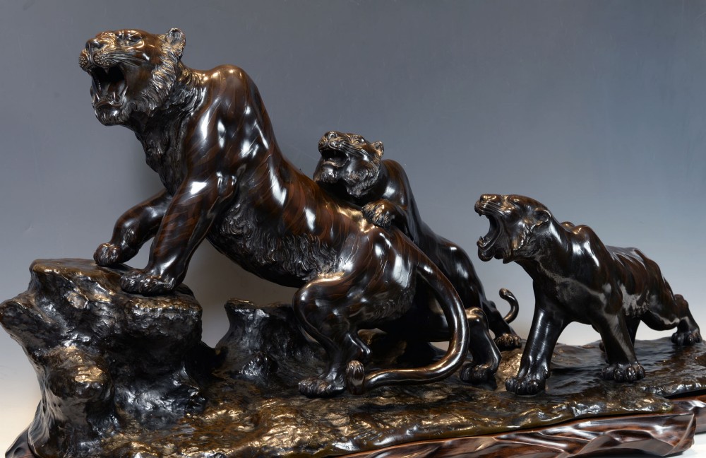 EXCEPTIONAL QUALITY JAPANESE BRONZE TIGER OKIMONO BY AKASOFU GYOKO View II