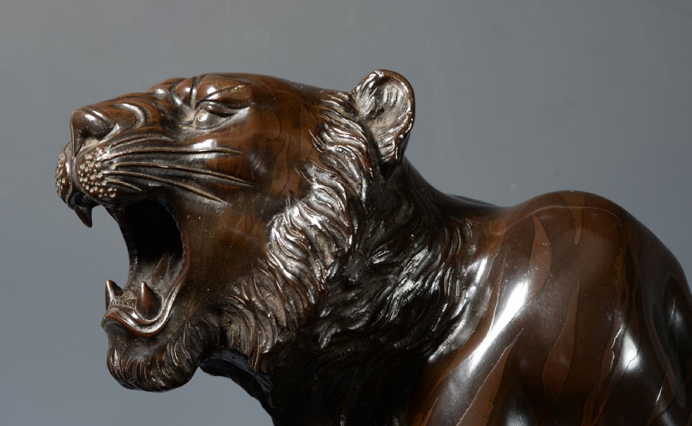 EXCEPTIONAL QUALITY JAPANESE BRONZE TIGER OKIMONO BY AKASOFU GYOKO View IV