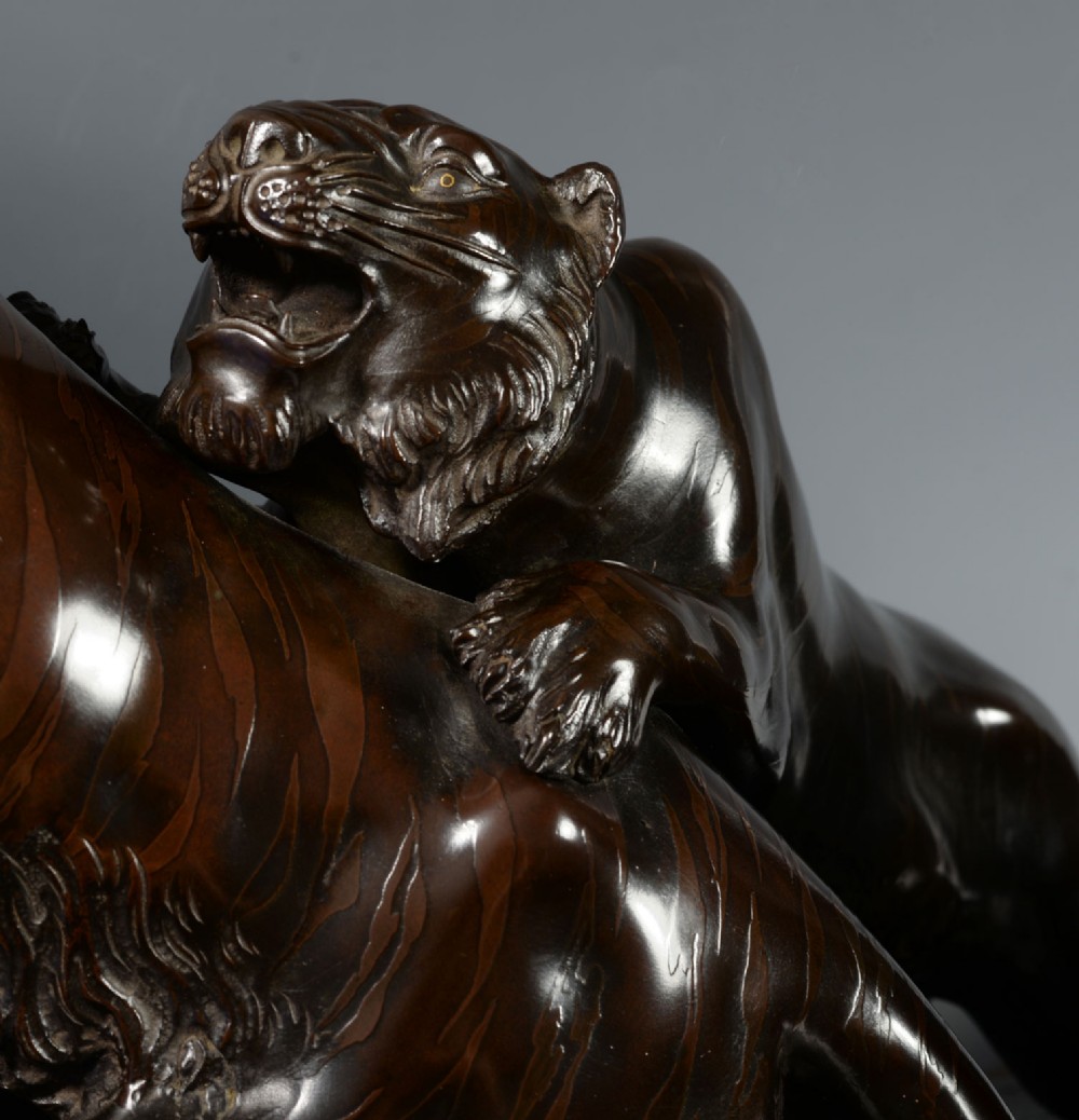 EXCEPTIONAL QUALITY JAPANESE BRONZE TIGER OKIMONO BY AKASOFU GYOKO View V