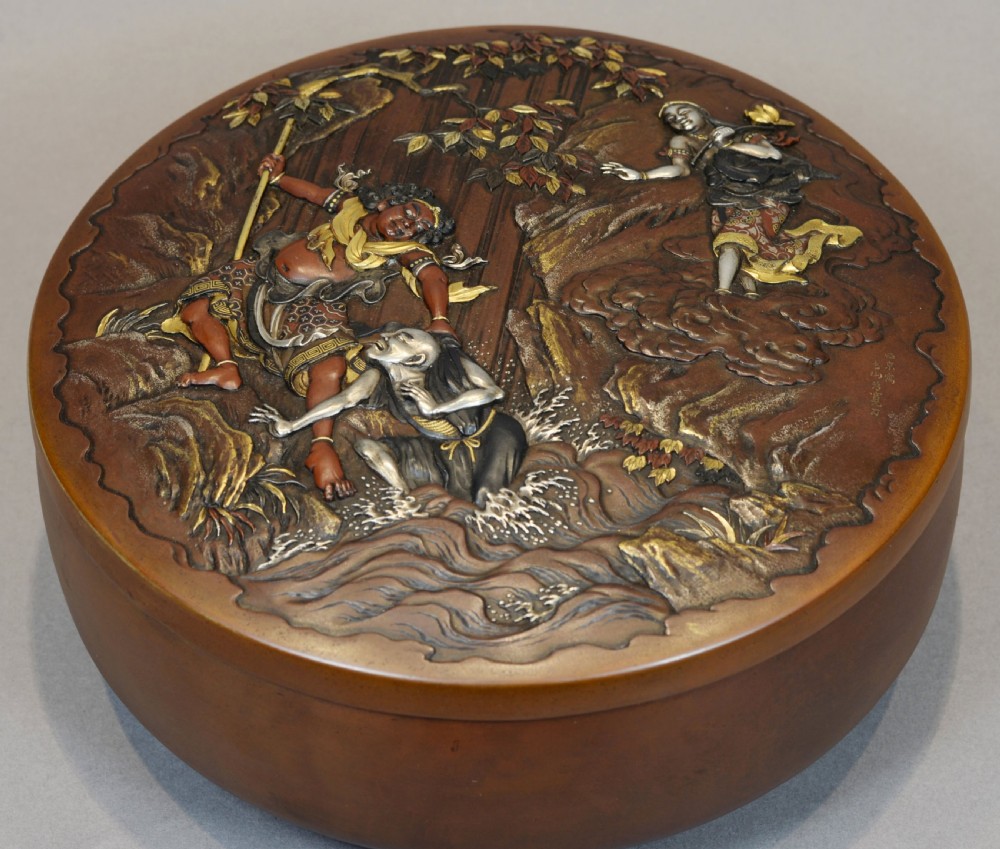 LARGE JAPANESE CIRCULAR BOX AND COVER ( KOGO) BY INOUE OF KYOTO