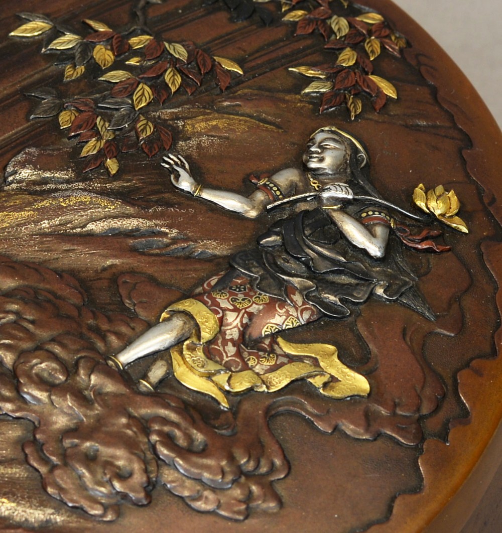 LARGE JAPANESE CIRCULAR BOX AND COVER ( KOGO) BY INOUE OF KYOTO View V