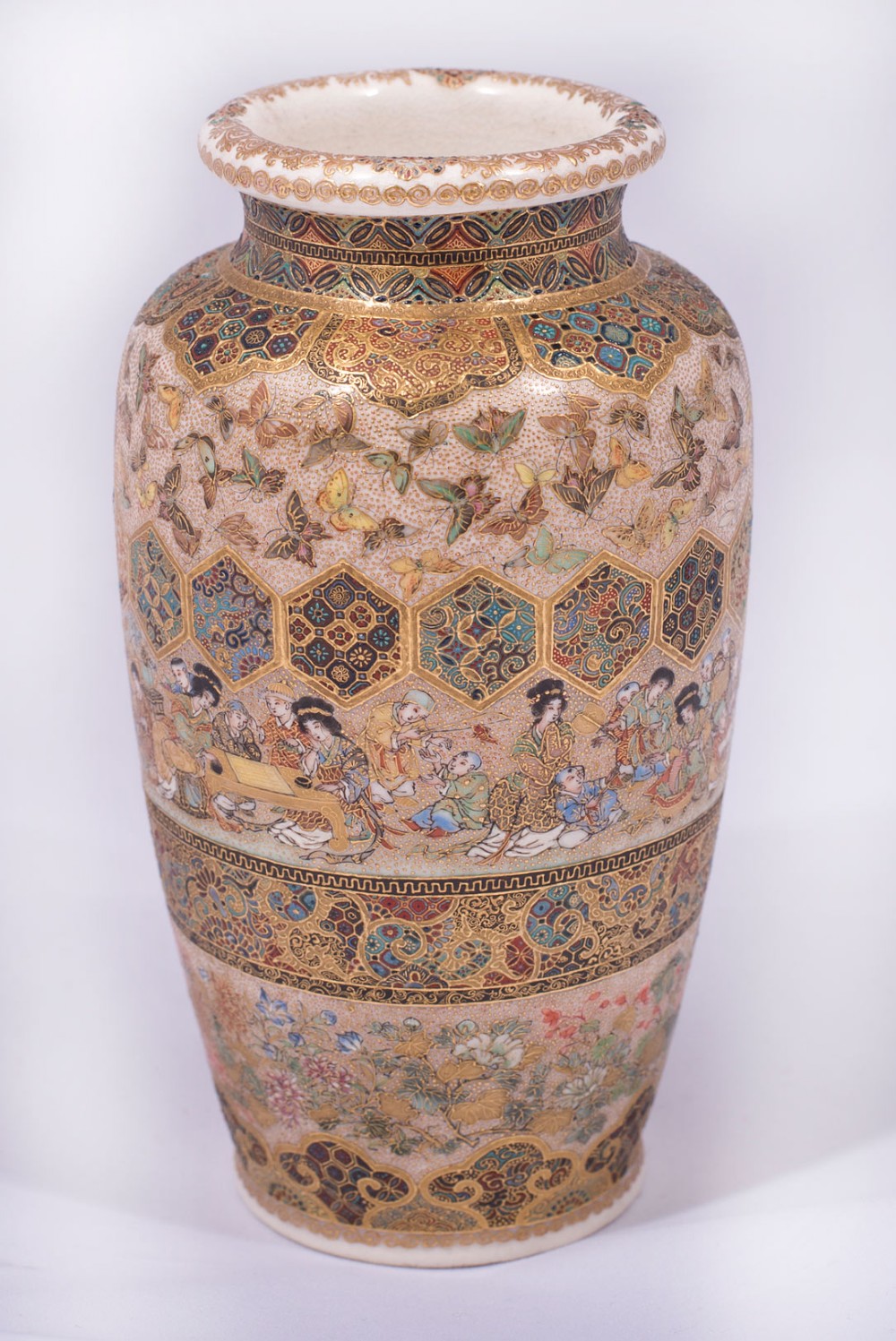 EXCEPTIONAL QUALITY JAPANESE SATSUMA VASE BY MEIZAN View III