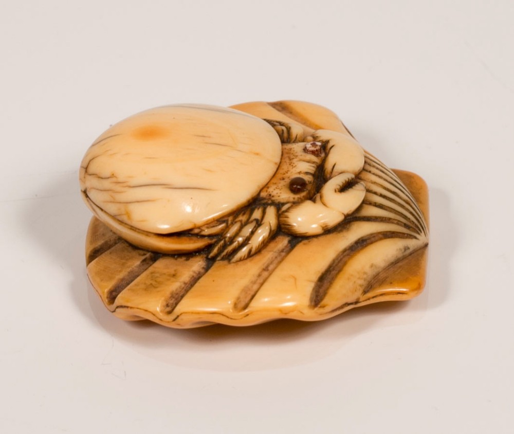 JAPANESE EDO PERIOD CARVED IVORY CRAB & SHELLS NETSUKE View II