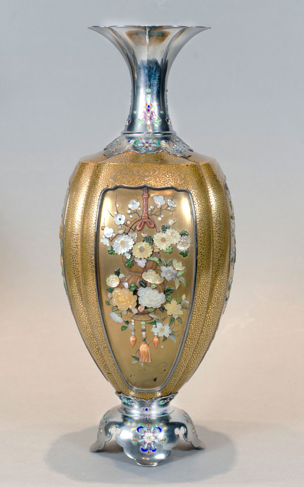 OUTSTANDING PAIR OF JAPANESE GOLD LACQUER & SHIBAYAMA VASES View V