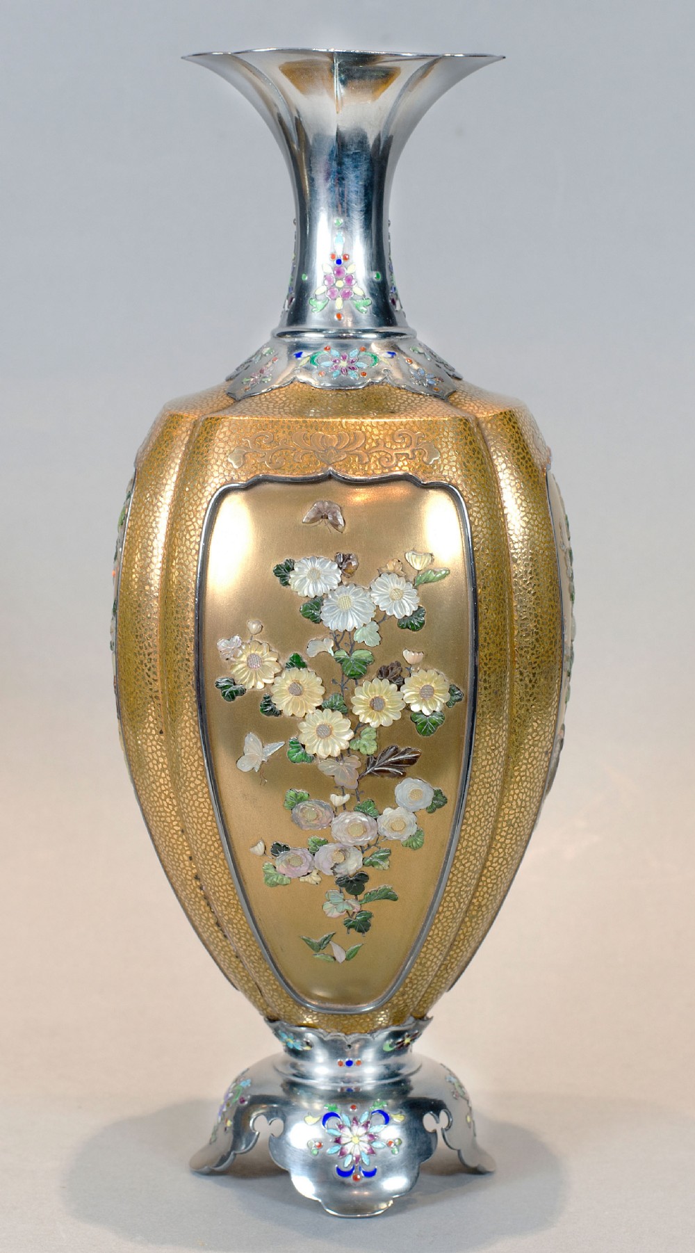 OUTSTANDING PAIR OF JAPANESE GOLD LACQUER & SHIBAYAMA VASES View VII