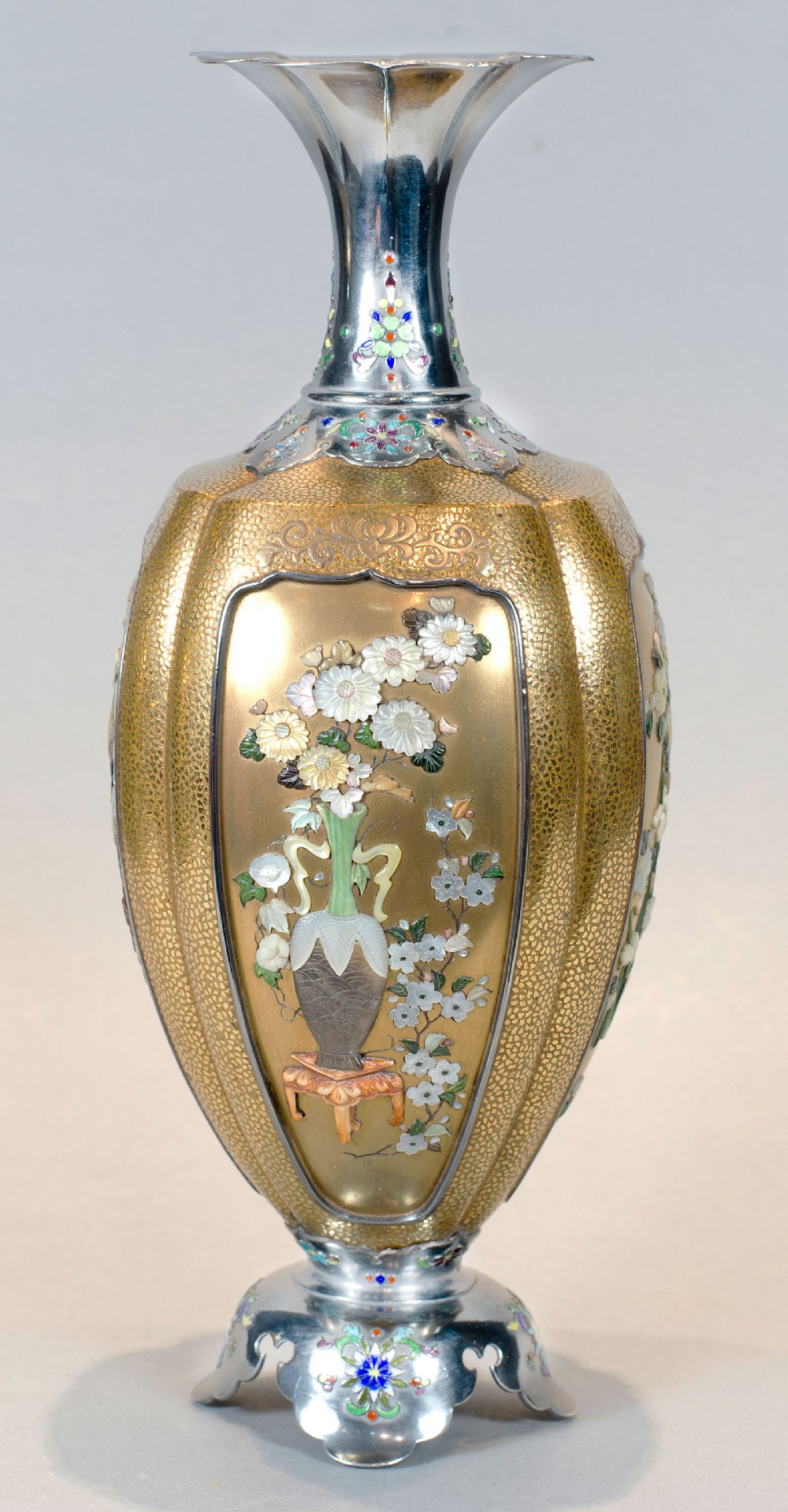 OUTSTANDING PAIR OF JAPANESE GOLD LACQUER & SHIBAYAMA VASES View IX
