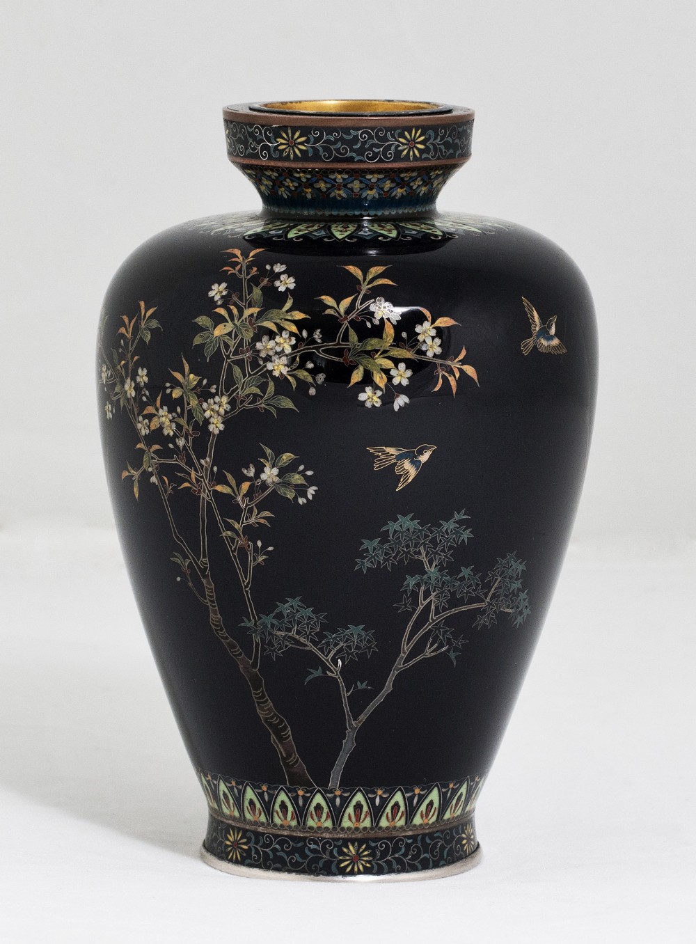 japanese gold wired cloisonne vase hayashi kodenji - CATEGORY: ANTIQUE METAL - DATED 1900