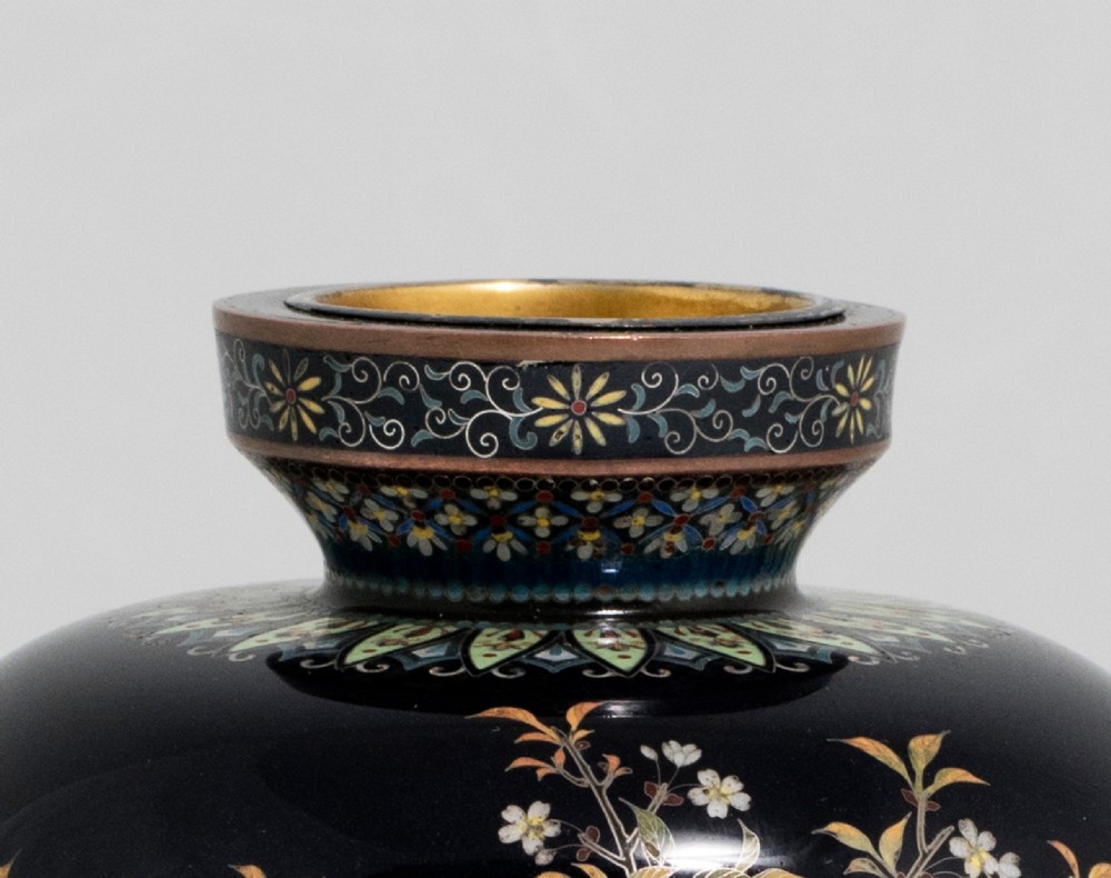 Japanese Gold Wired Cloisonne Vase - Hayashi Kodenji View V