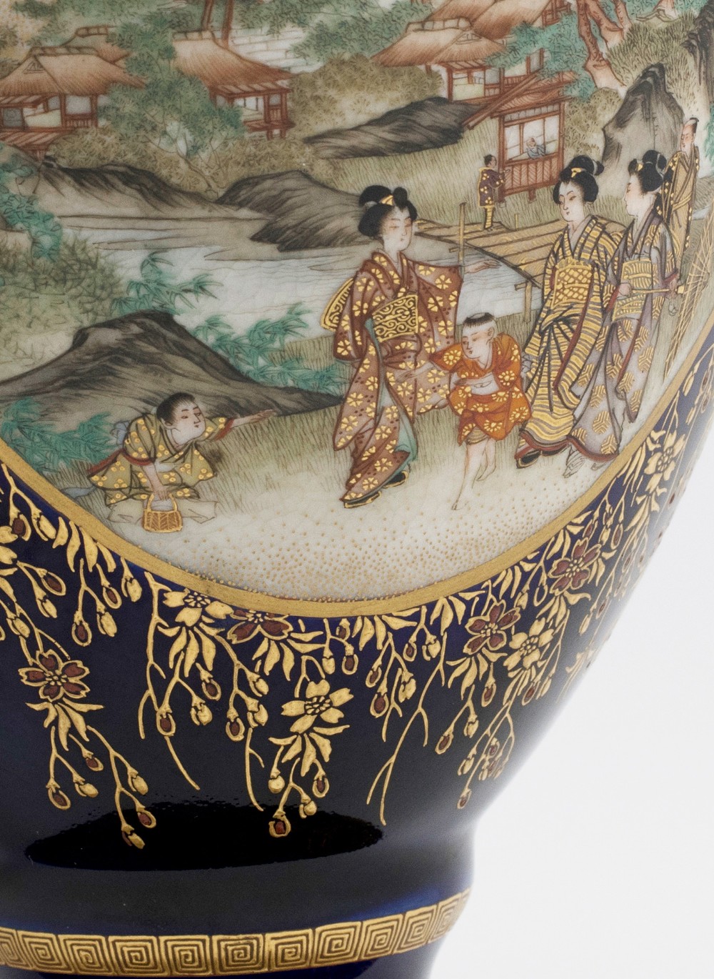 Japanese Satsuma vase by Kinkozan View XI