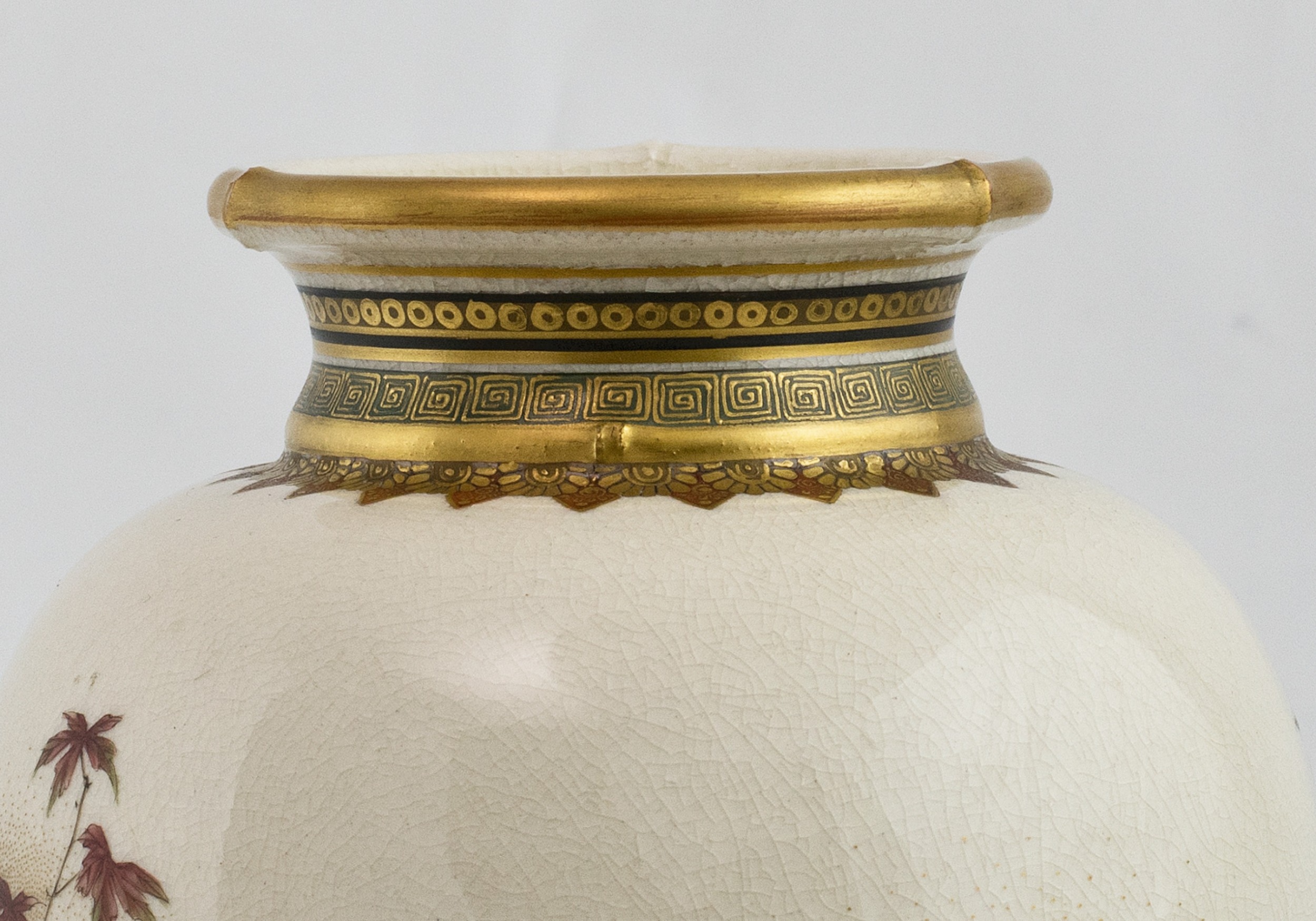 Charming Japanese Satsuma Vase by Ryozan For Yasuda Company View VII