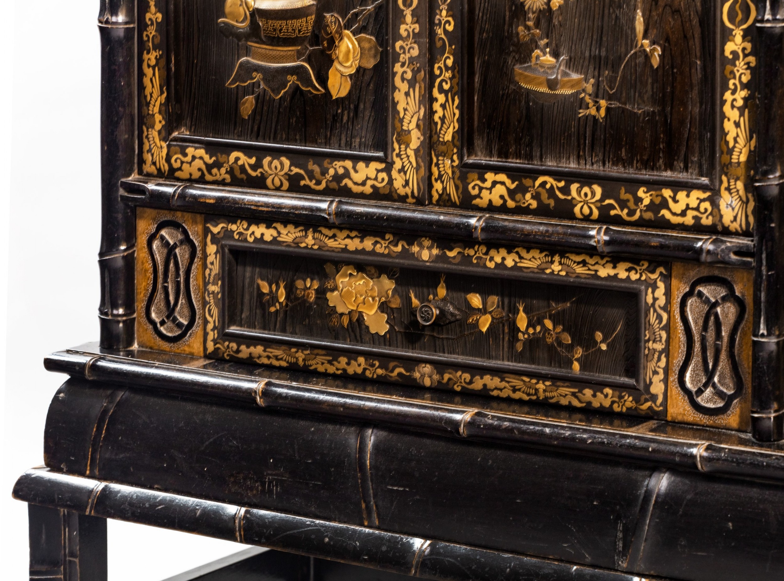 Delightful Japanese Bamboo Form Gold Lacquer Display Cabinet View XVII