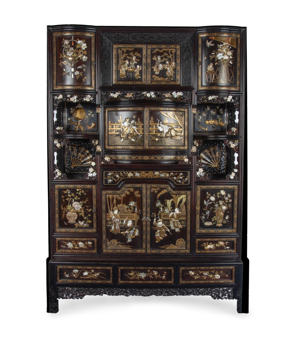 Outstanding Japanese Gold Lacquer and Shibayama Shodana Cabinet View III