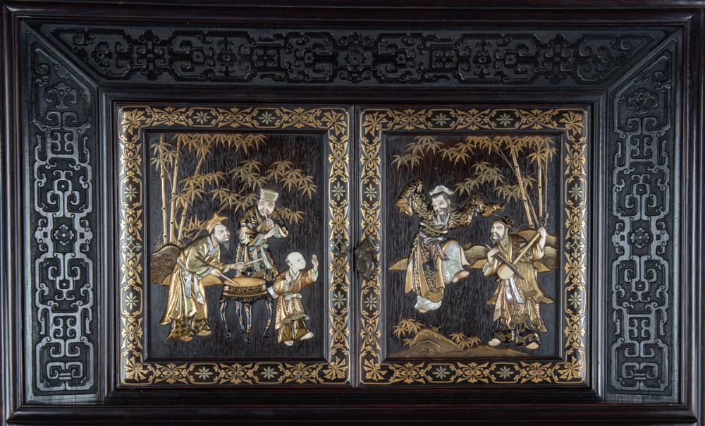 Outstanding Japanese Gold Lacquer and Shibayama Shodana Cabinet View VI