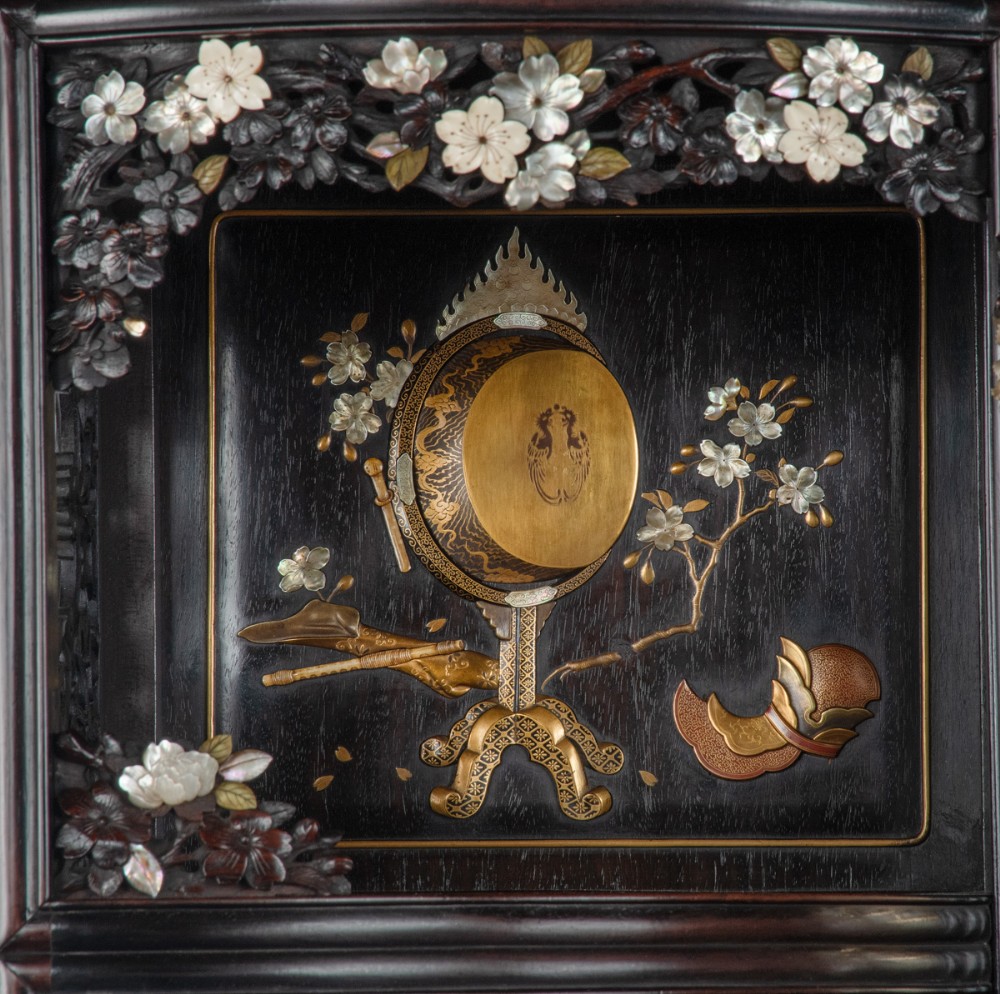 Outstanding Japanese Gold Lacquer and Shibayama Shodana Cabinet View VIII