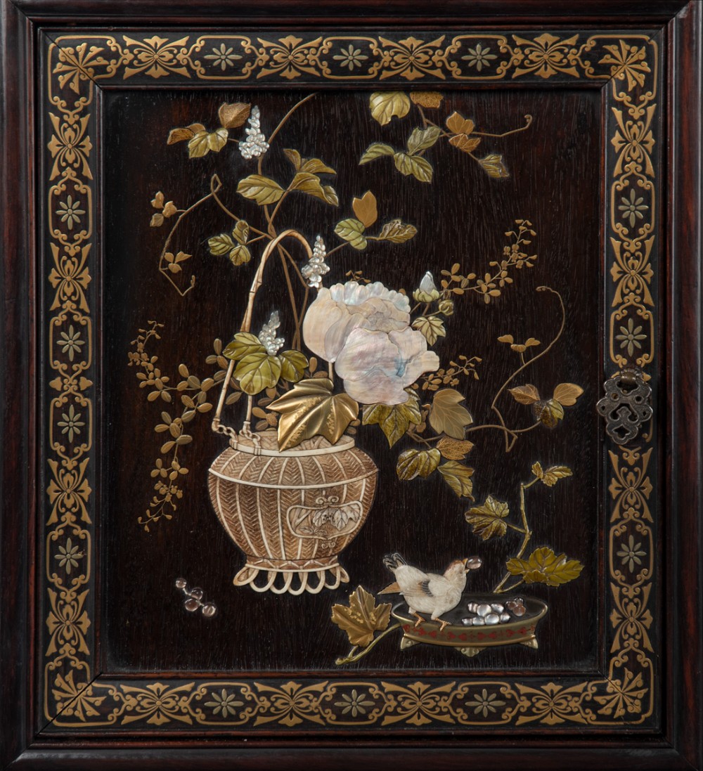 Outstanding Japanese Gold Lacquer and Shibayama Shodana Cabinet View XI