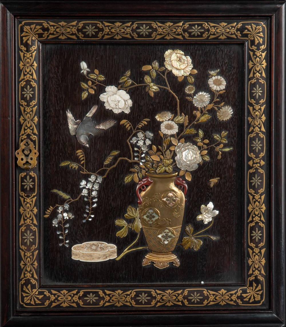 Outstanding Japanese Gold Lacquer and Shibayama Shodana Cabinet View XIII