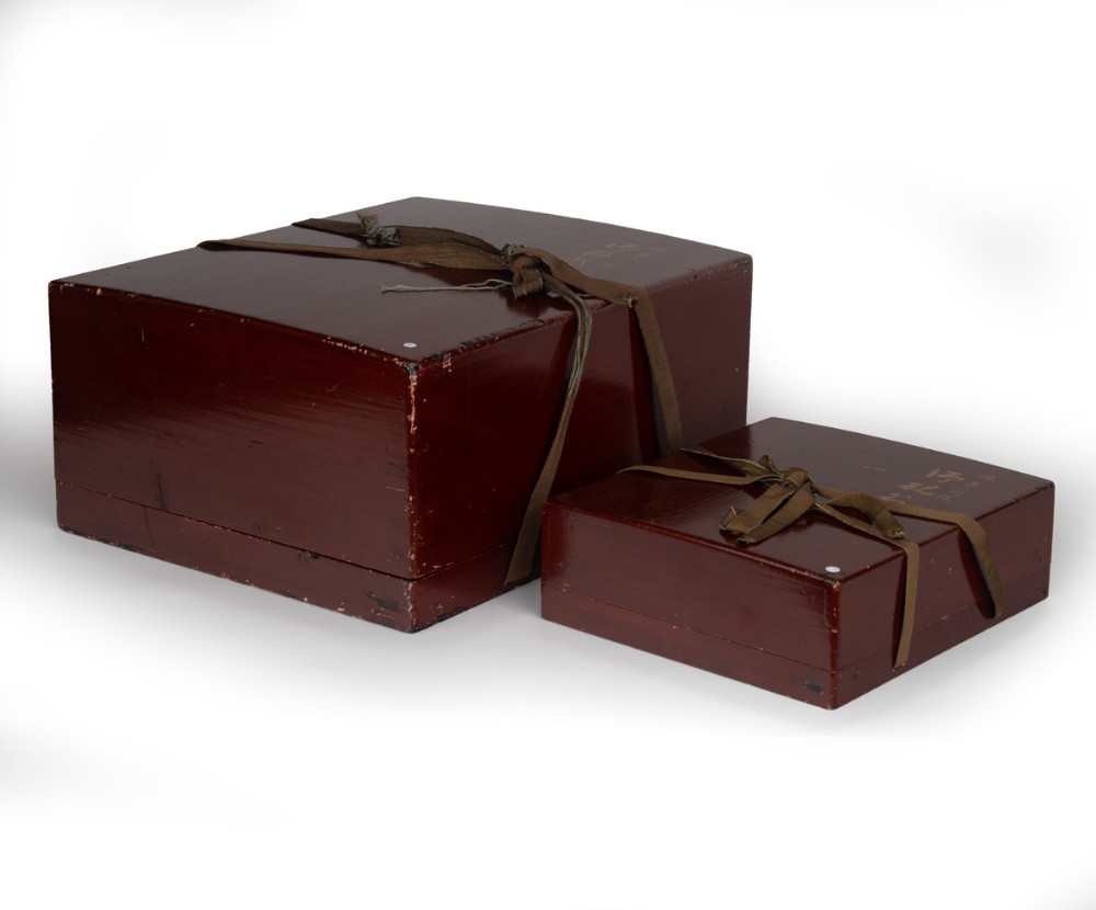 Exceptional Japanese Gold Lacquer Suzuribako and Bunko Set View III