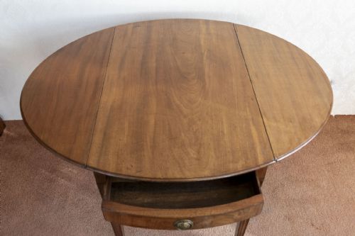 LATE 18TH CENTURY OVAL PEMBROKE TABLE - ADDITIONAL PHOTO 5
